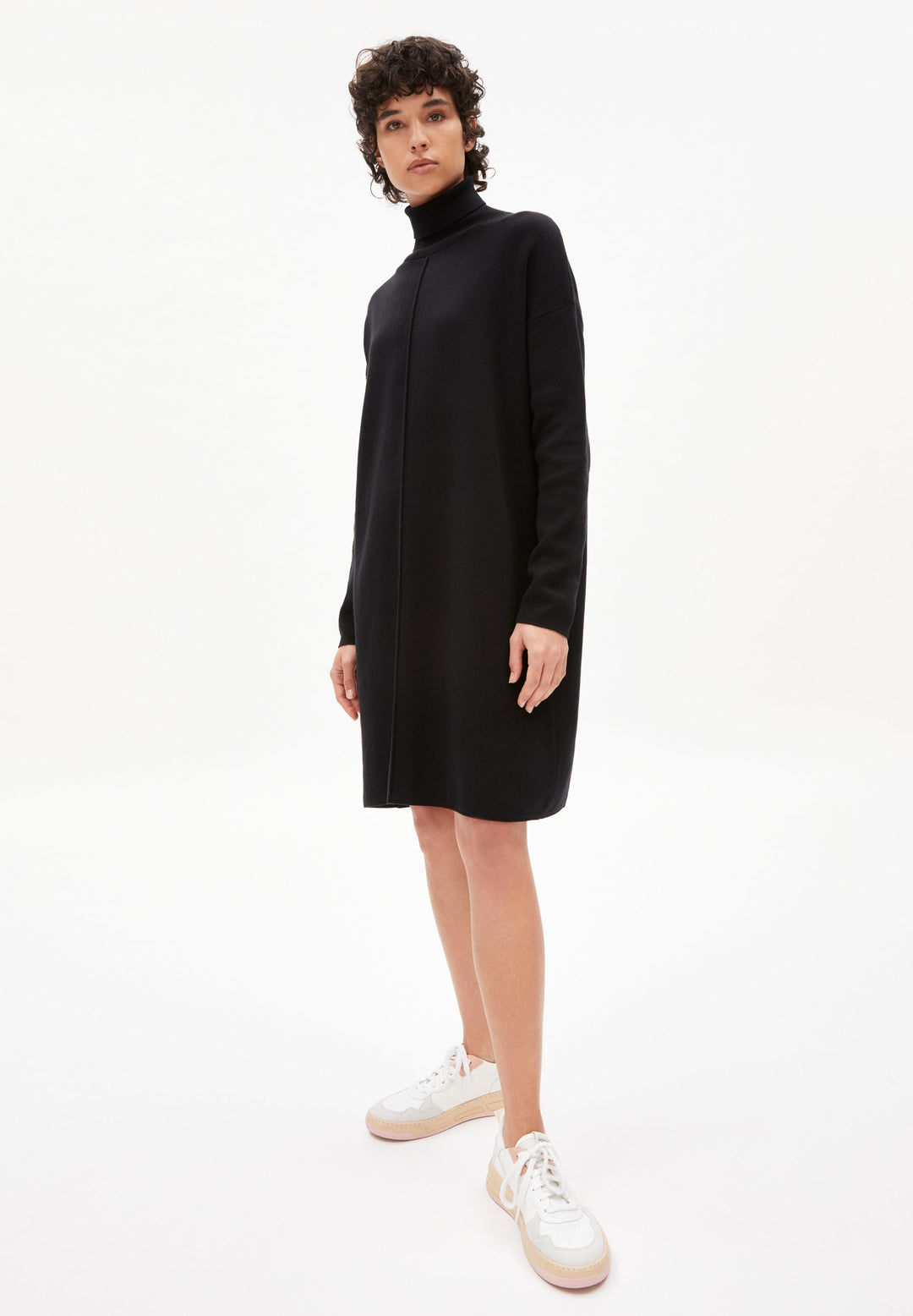 Robe en tricot droite à col roulé Stiniaa
