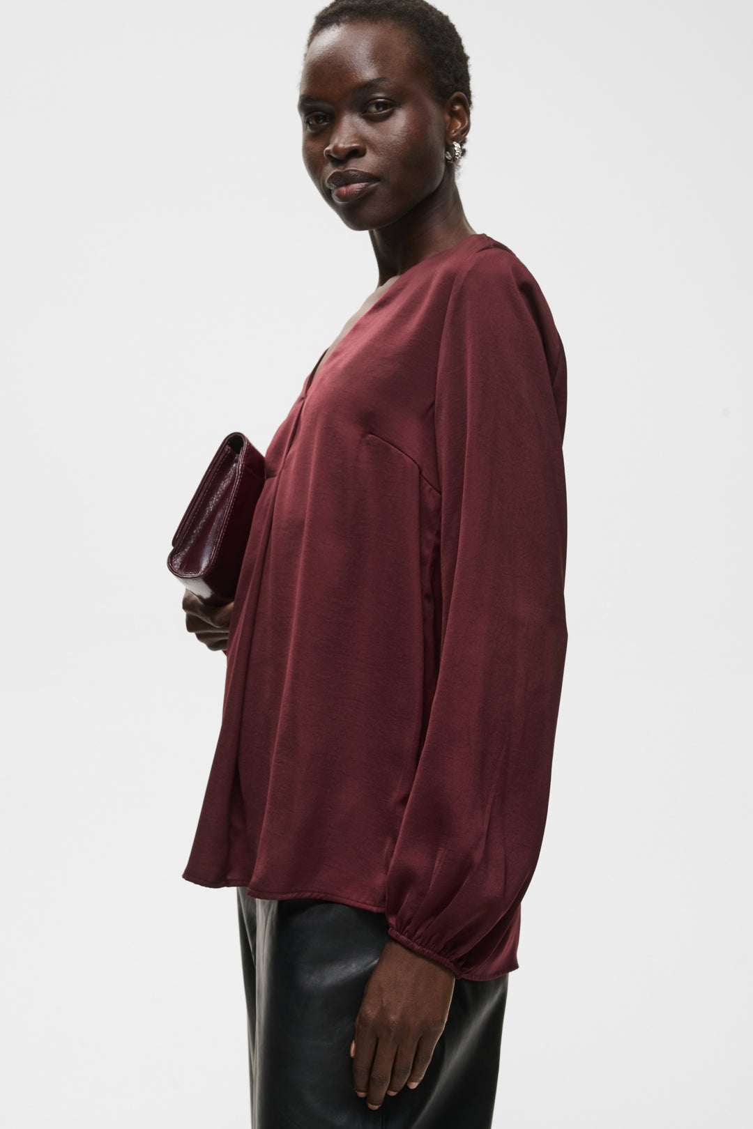 Blouse satinée col en V Rinda