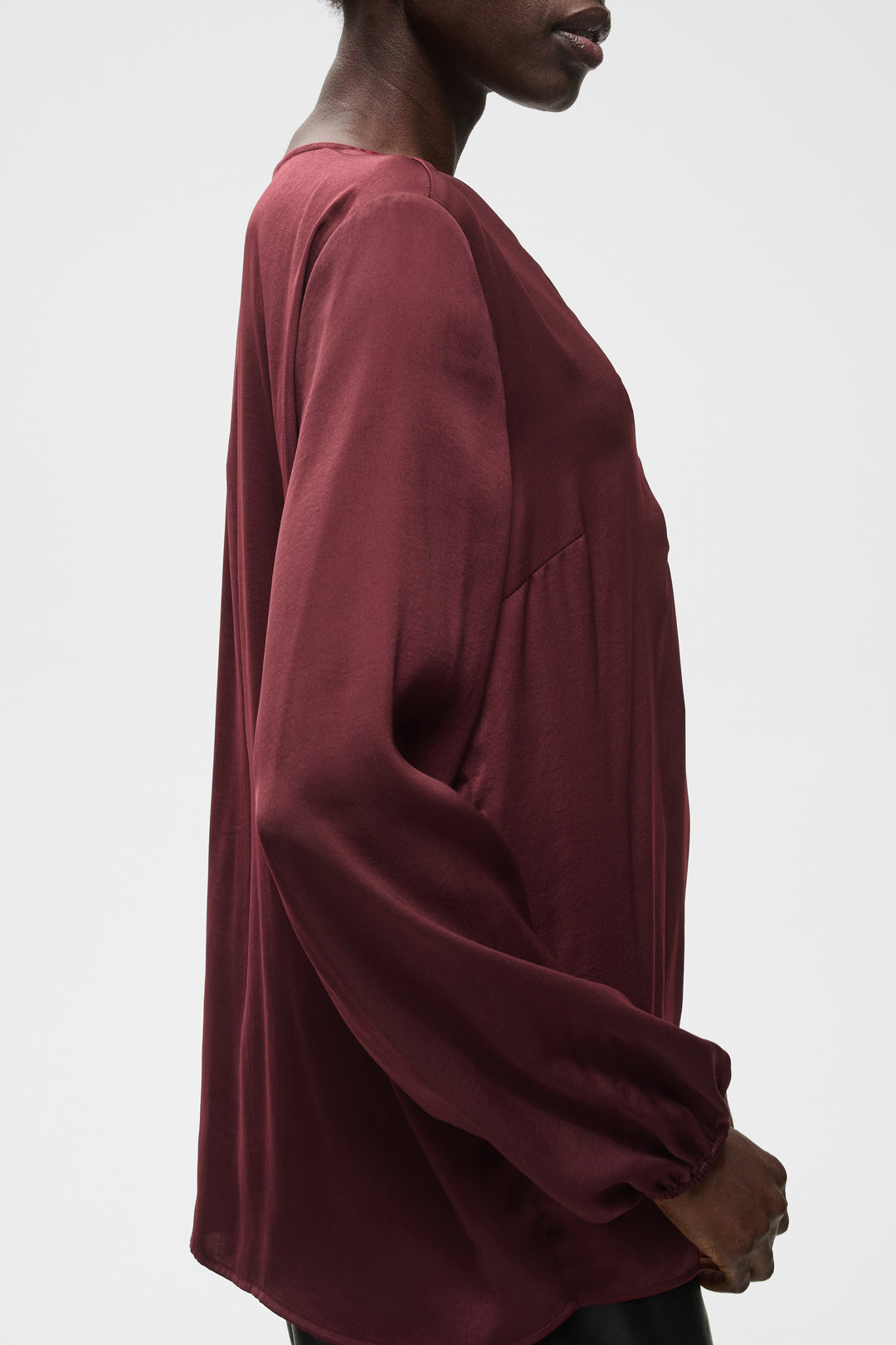 Blouse satinée col en V Rinda