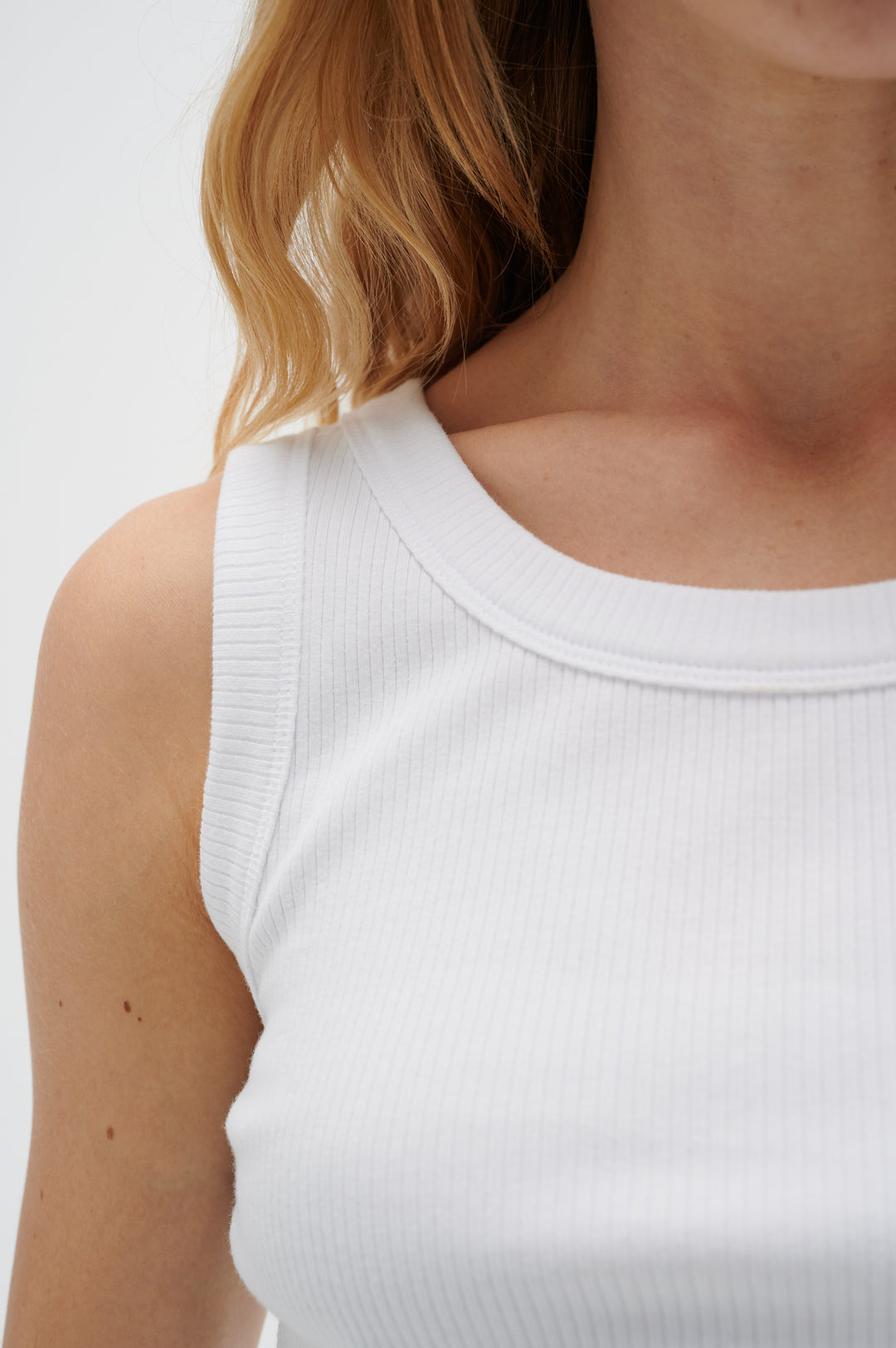 Camisole côtelée avec col rond Dagna