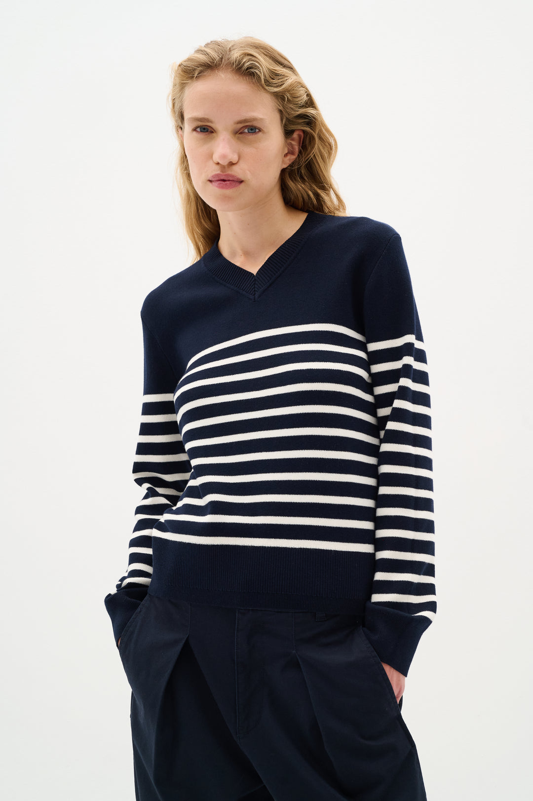 Pull en coton rayé avec col V Wallis