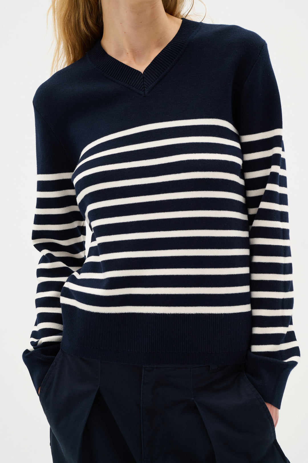 Pull en coton rayé avec col V Wallis