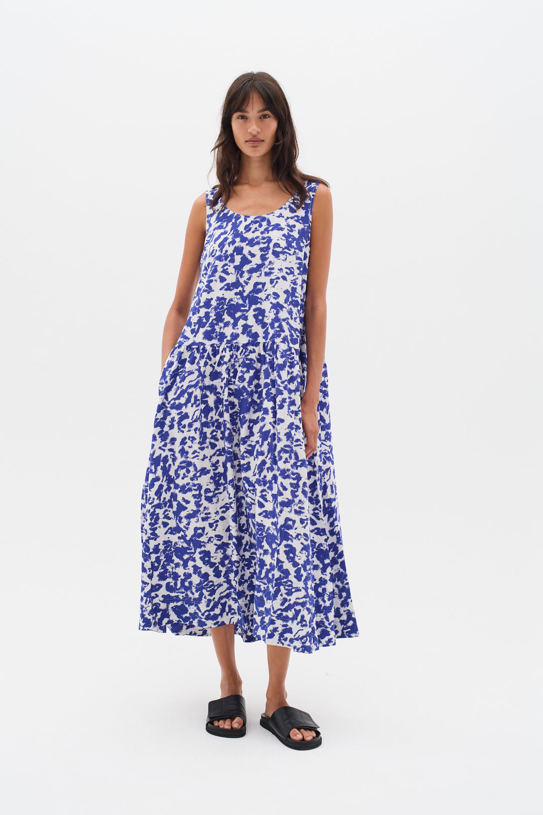 Robe midi sans manches avec imprimé abstrait Faye