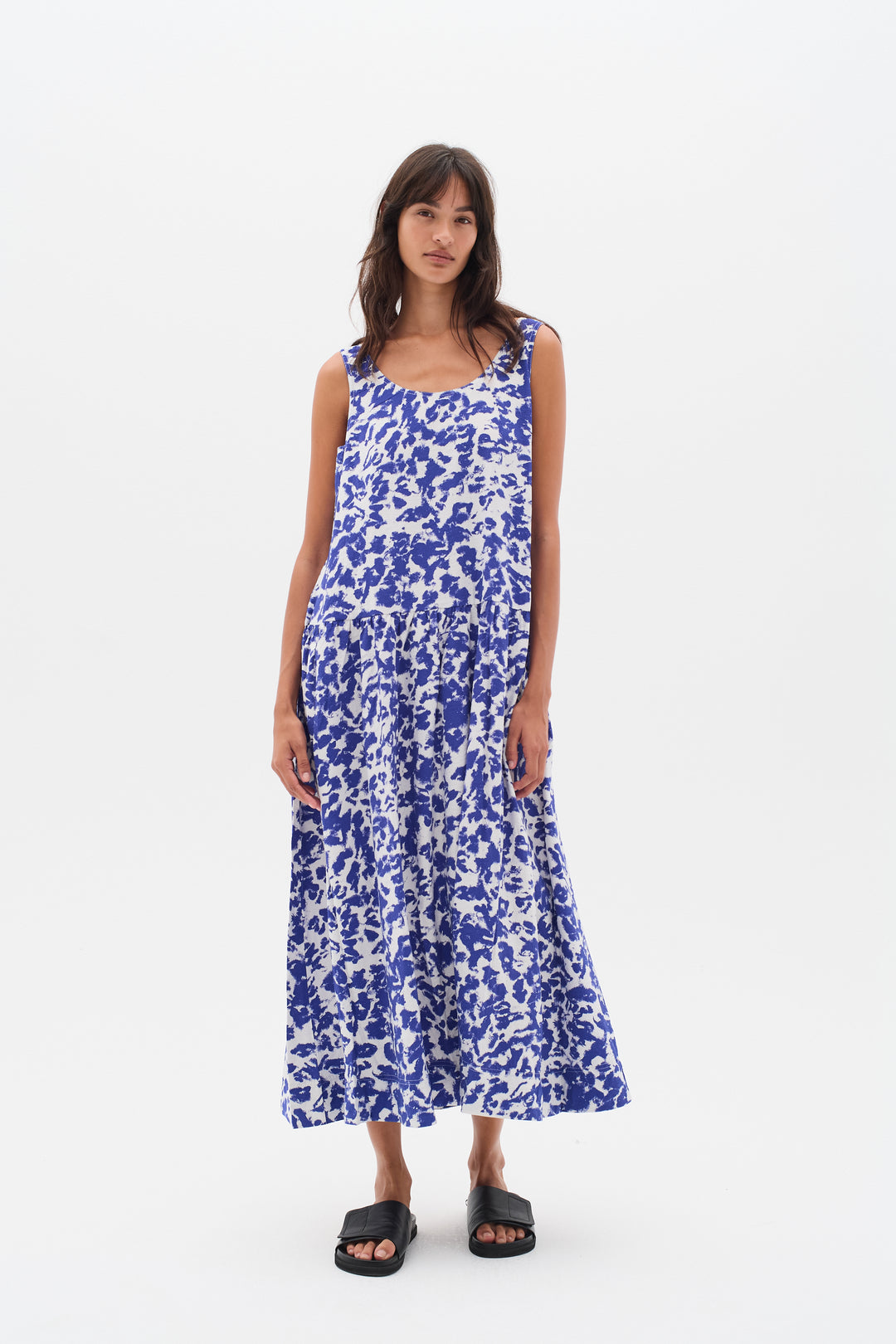 Robe midi sans manches avec imprimé abstrait Faye