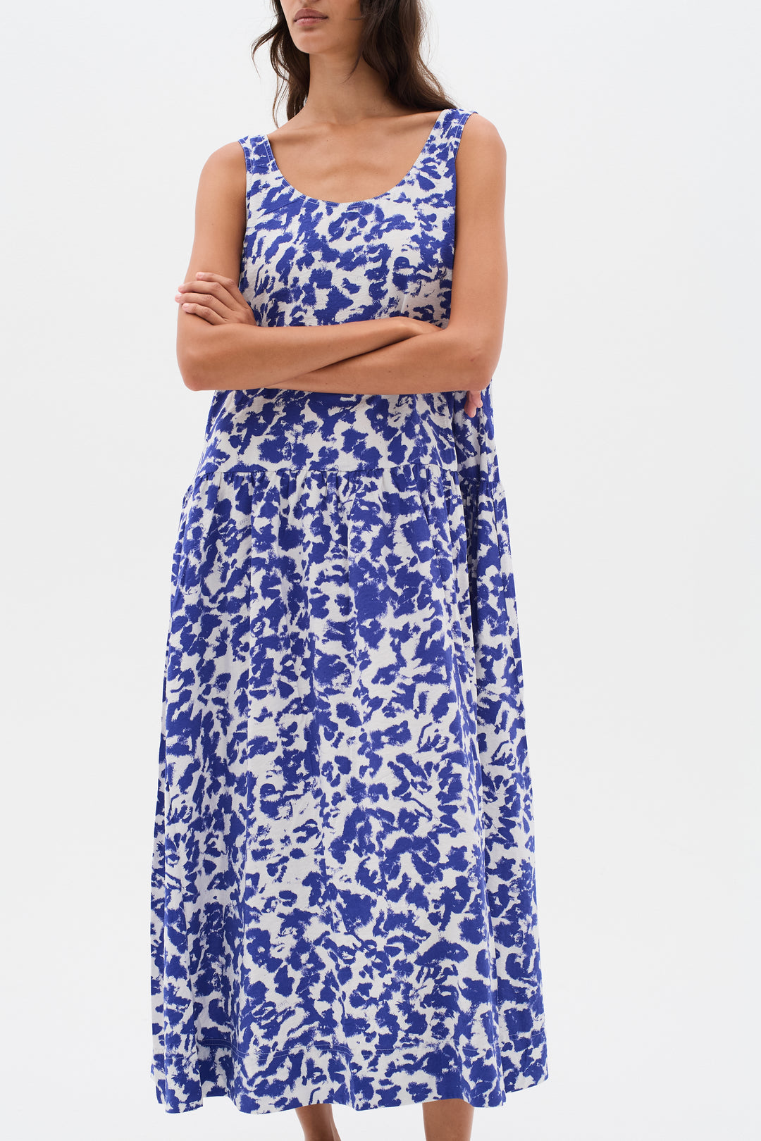 Robe midi sans manches avec imprimé abstrait Faye