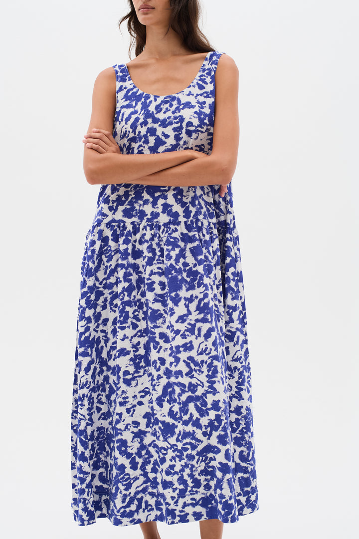 Robe midi sans manches avec imprimé abstrait Faye