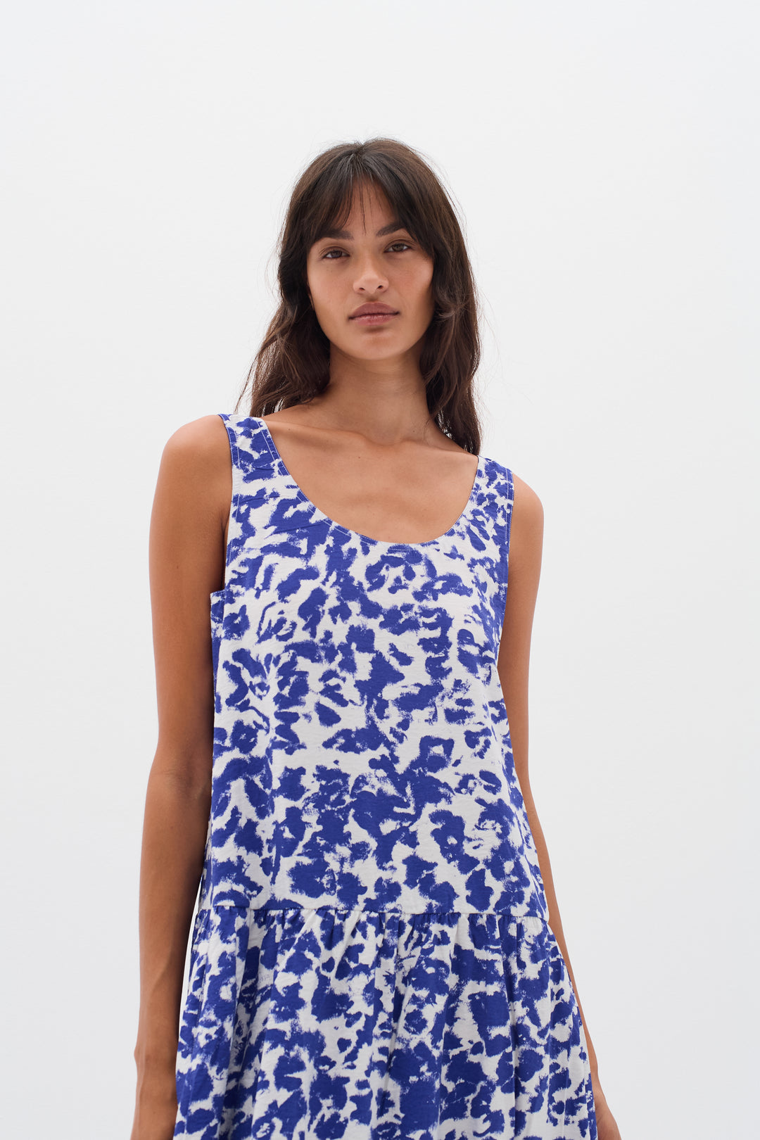 Robe midi sans manches avec imprimé abstrait Faye