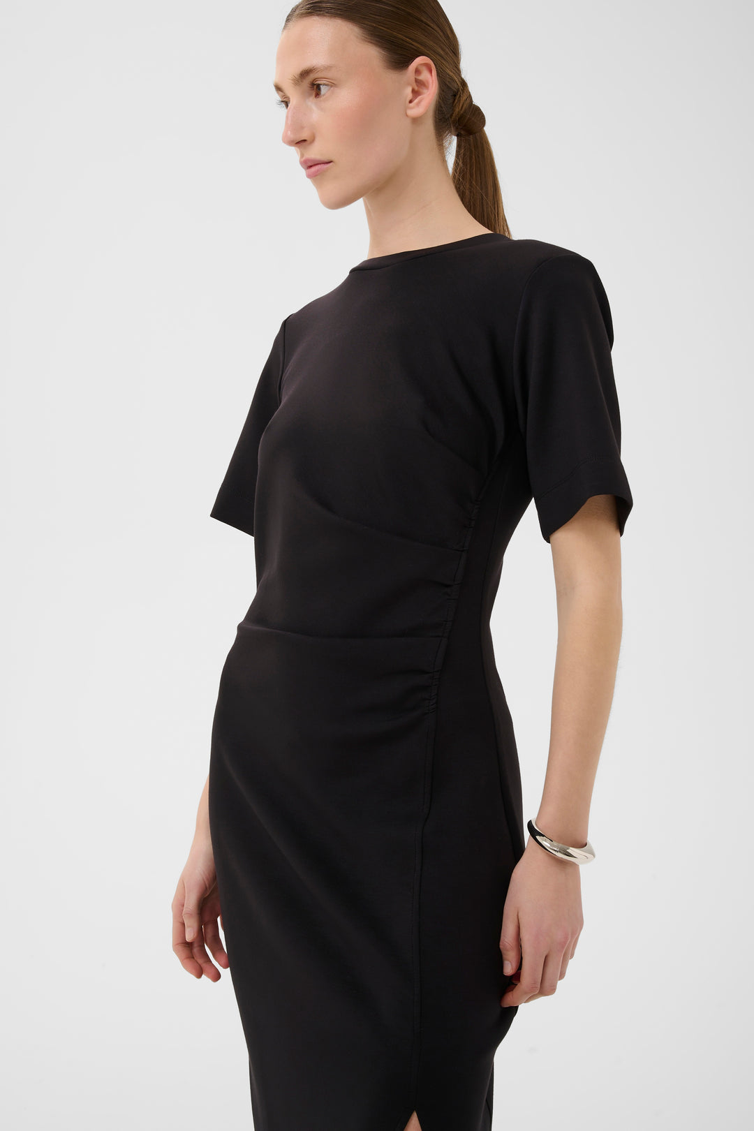 Robe Fari midi ajustée à fente discrète