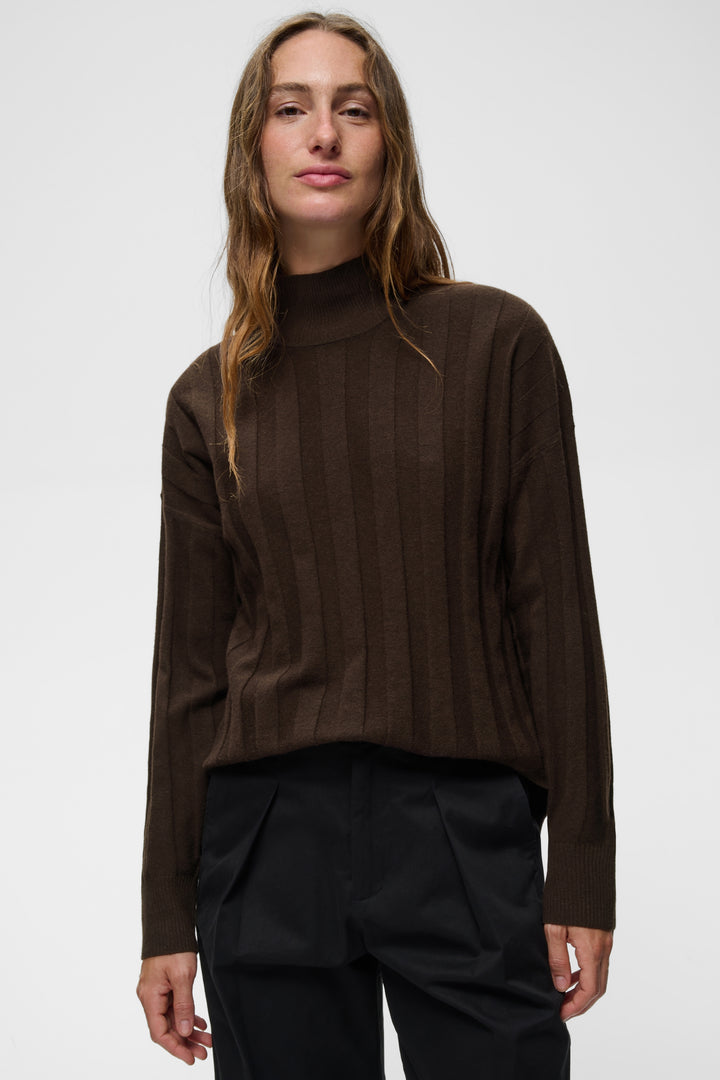 Pull côtelé à col montant Tess Kellsie