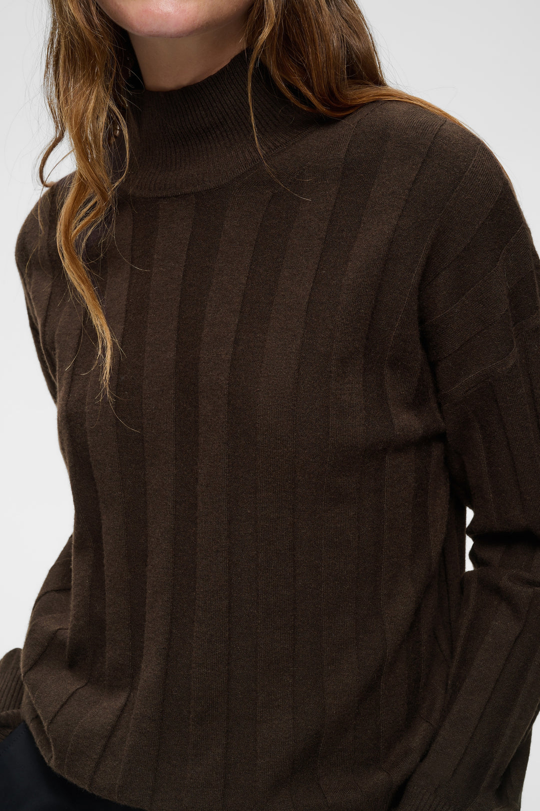 Pull côtelé à col montant Tess Kellsie