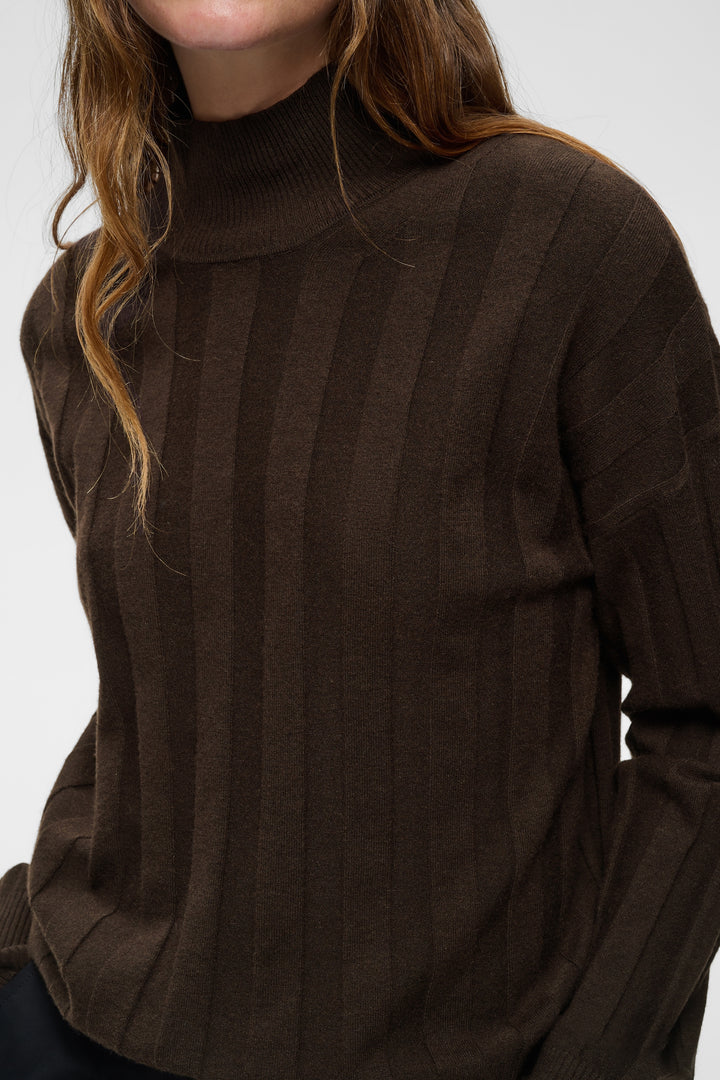 Pull côtelé à col montant Tess Kellsie