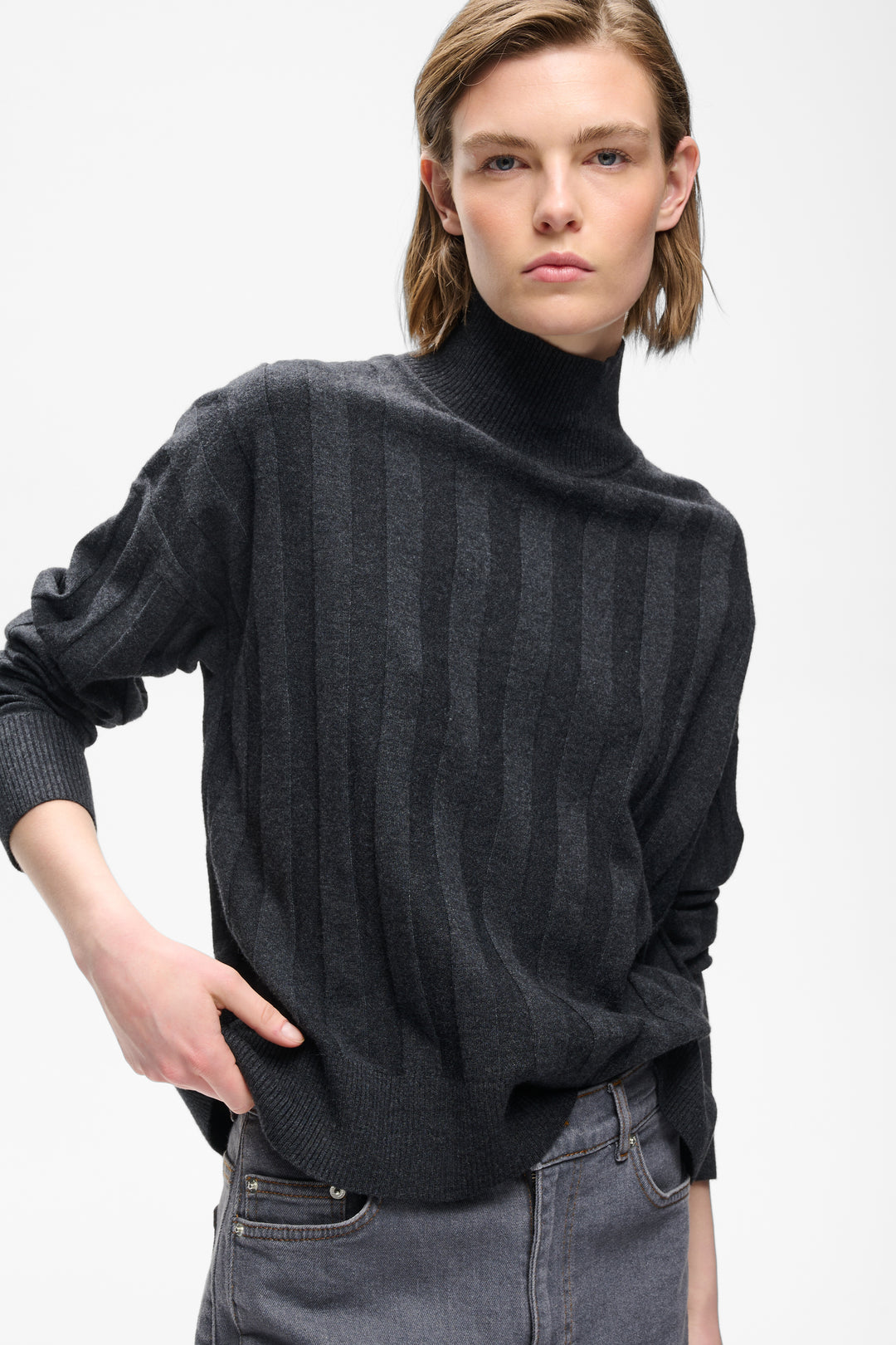 Pull côtelé à col montant Tess Kellsie