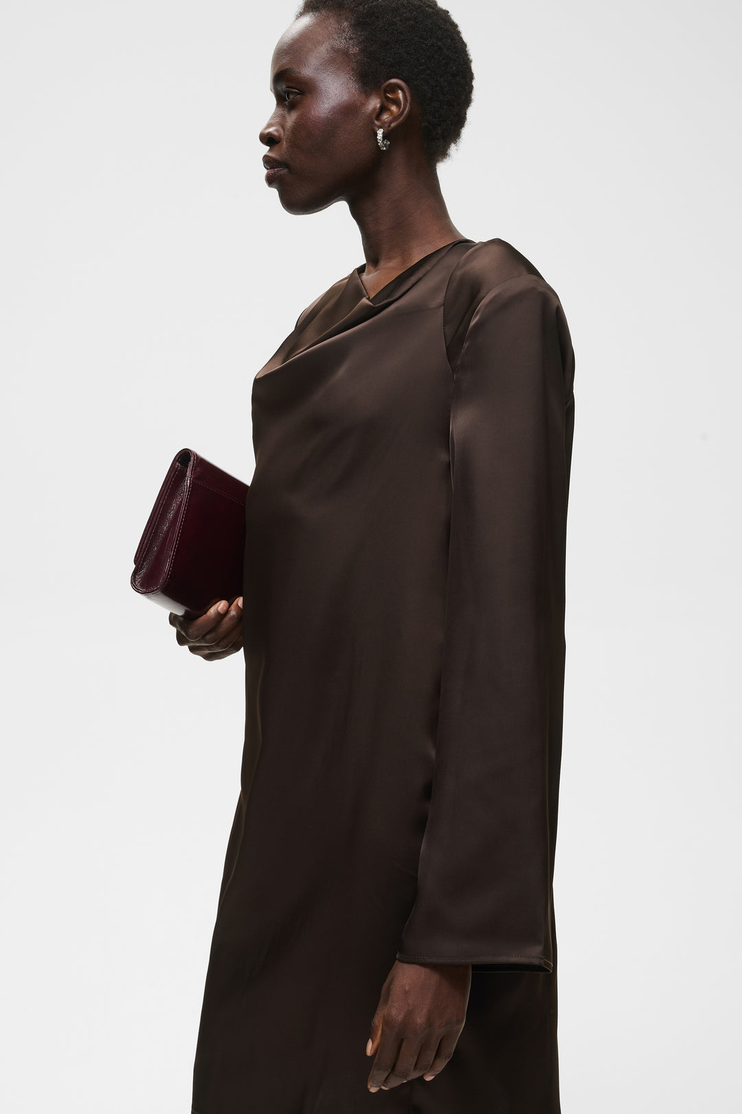 Robe courte satinée col drapé Olive