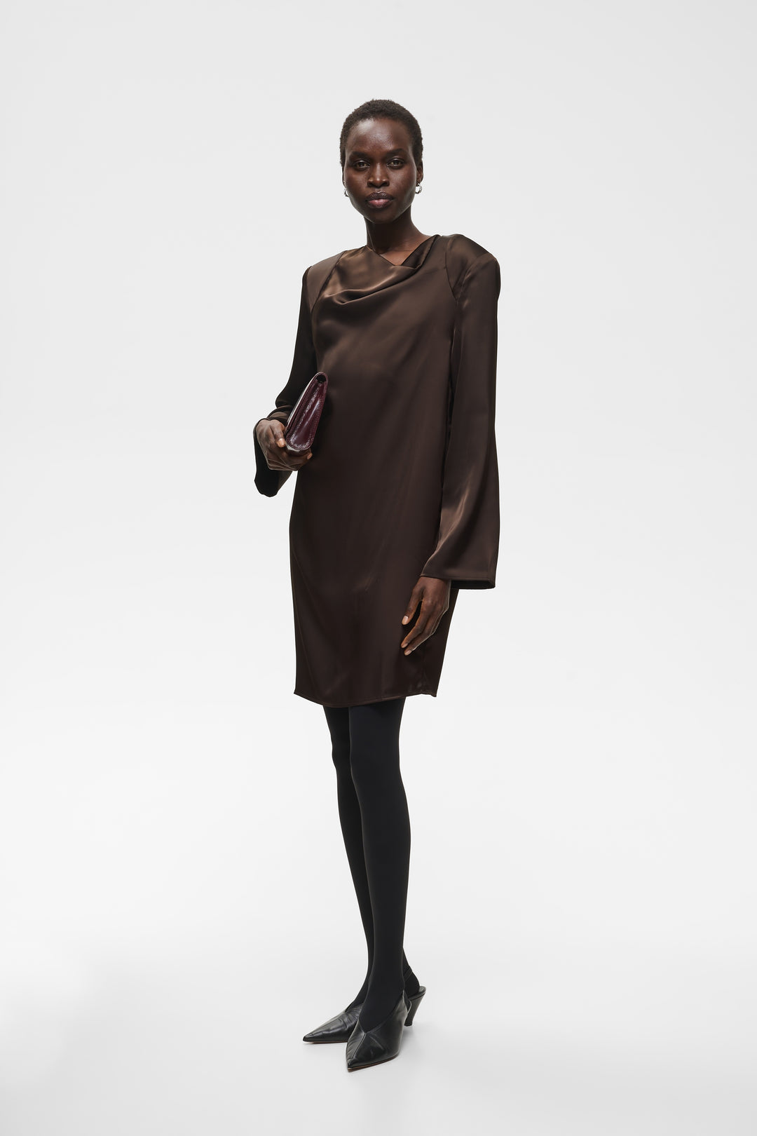 Robe courte satinée col drapé Olive