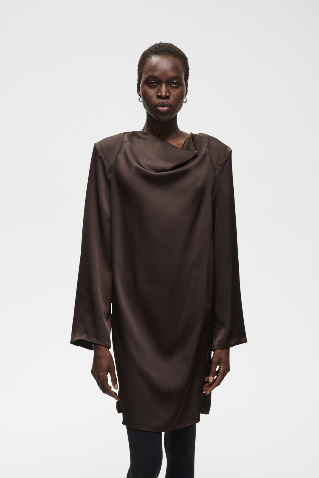 Robe courte satinée col drapé Olive