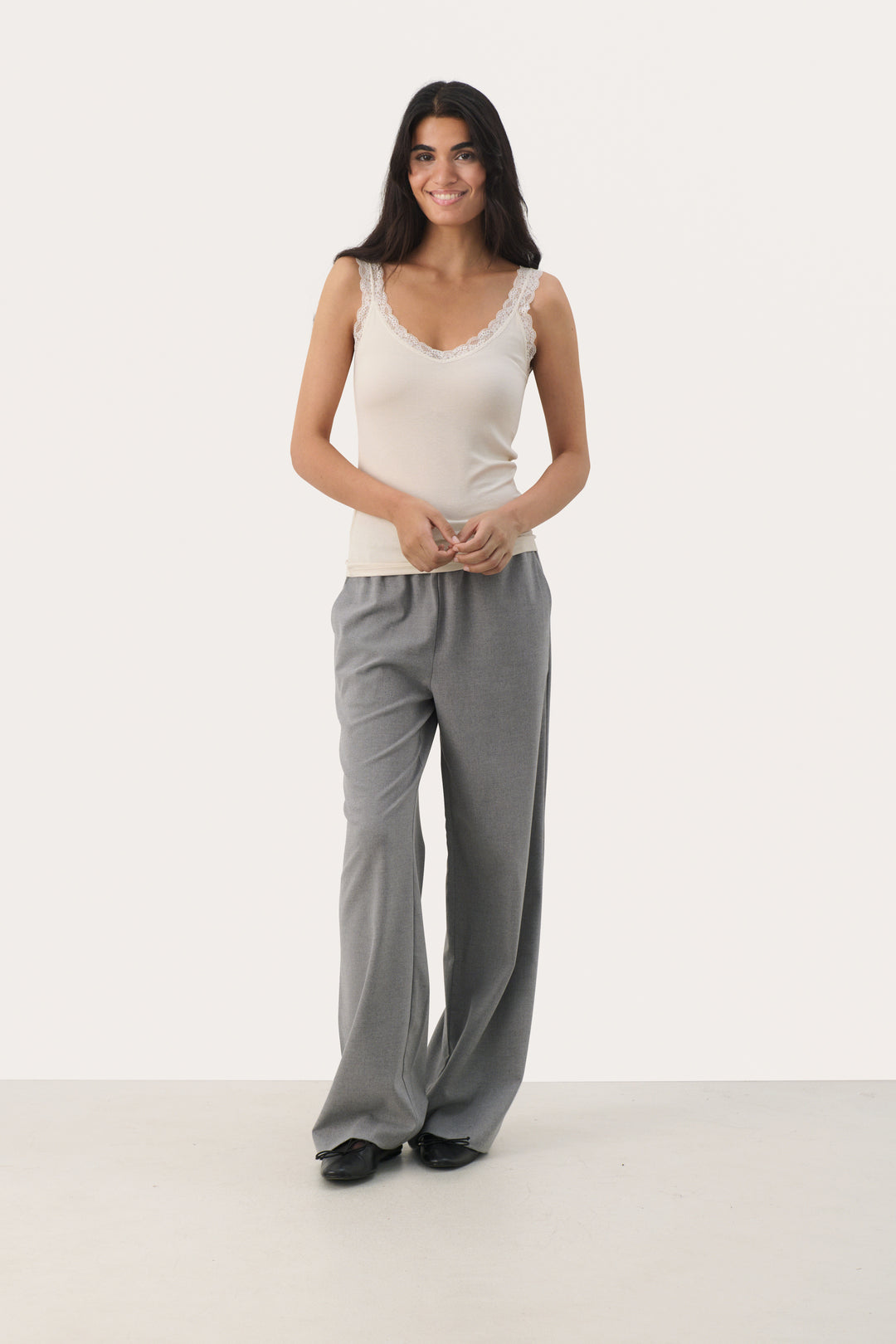 Camisole ajustée avec col en dentelle Jelona
