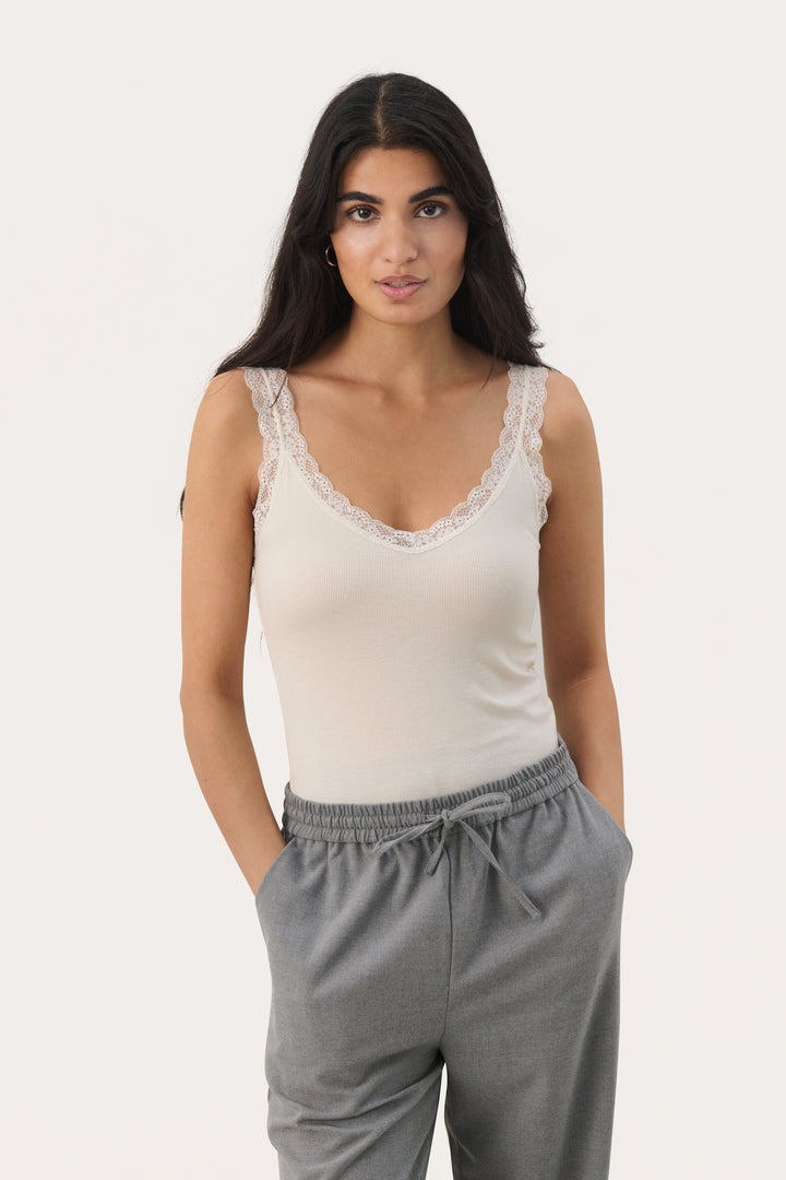 Camisole ajustée avec col en dentelle Jelona