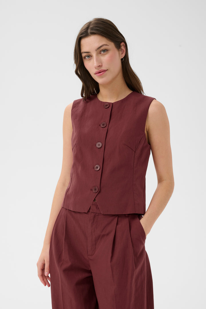 Veston Benitta sans manches et boutonné