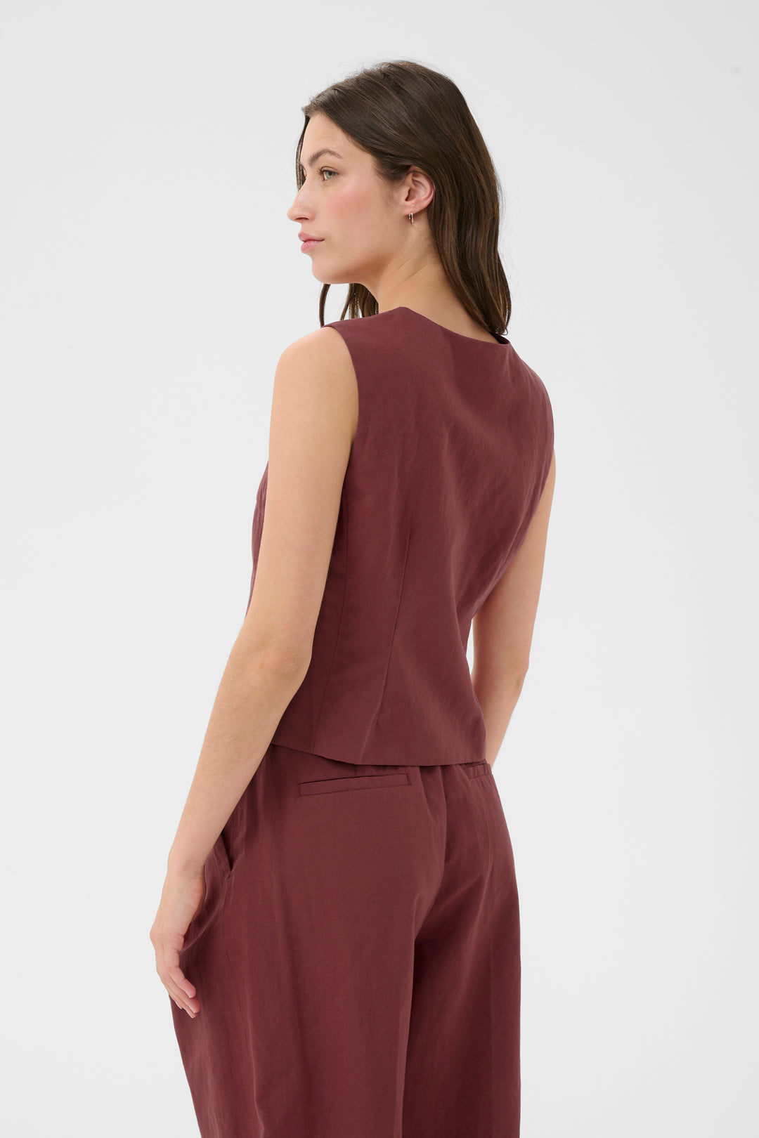 Veston Benitta sans manches et boutonné