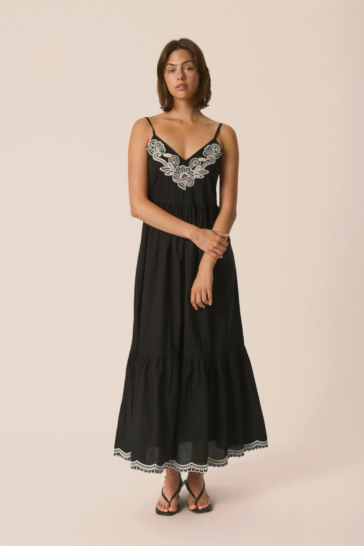 Robe longue Bianna à broderie florale