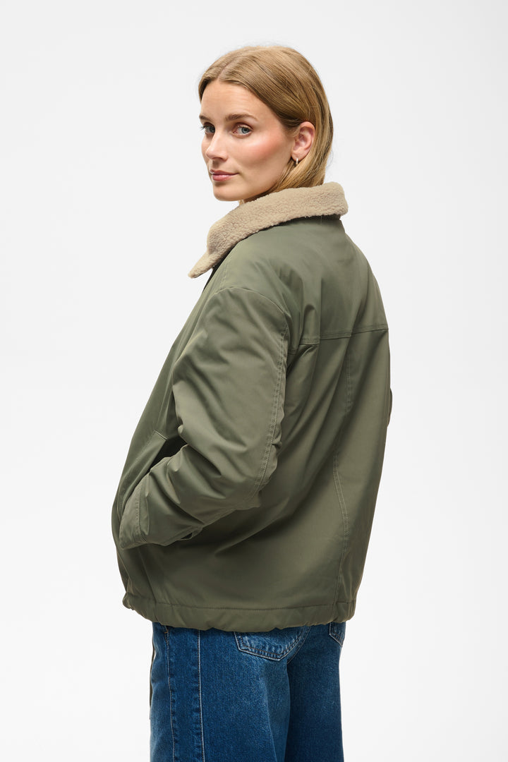 Manteau court Cathia doublé sherpa à col montant