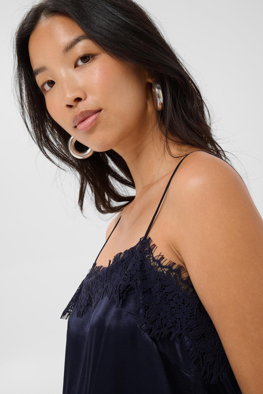 Camisole satinée bordure dentelle Delenn