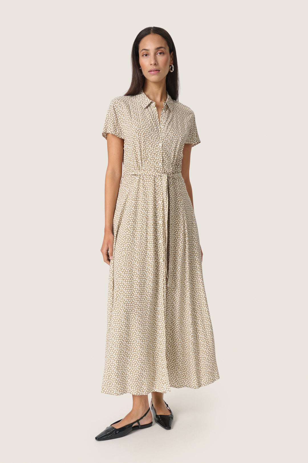 Robe longue boutonnée avec ceinture à nouer Arjana