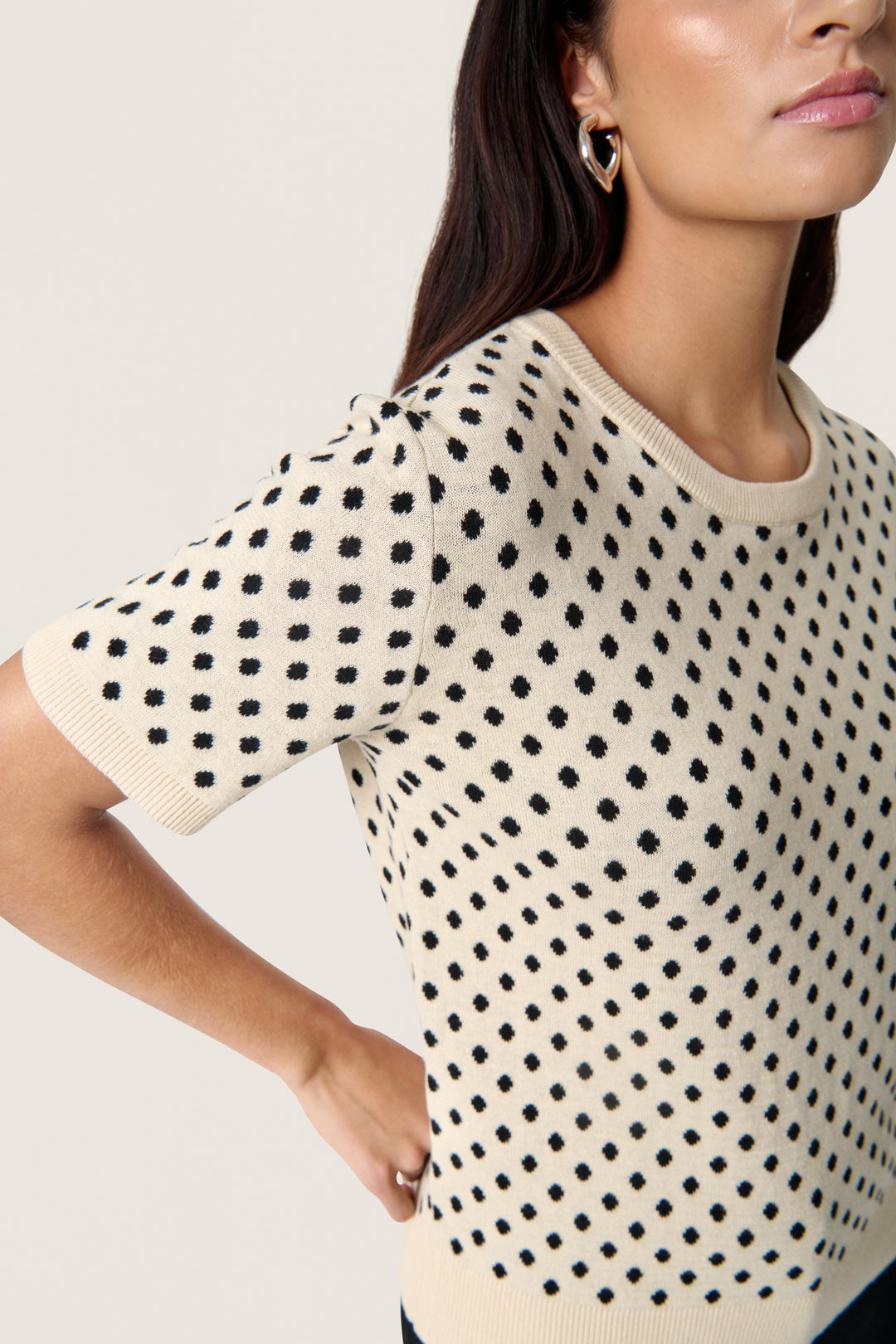 Pull avec motif à pois à manches courtes Gya