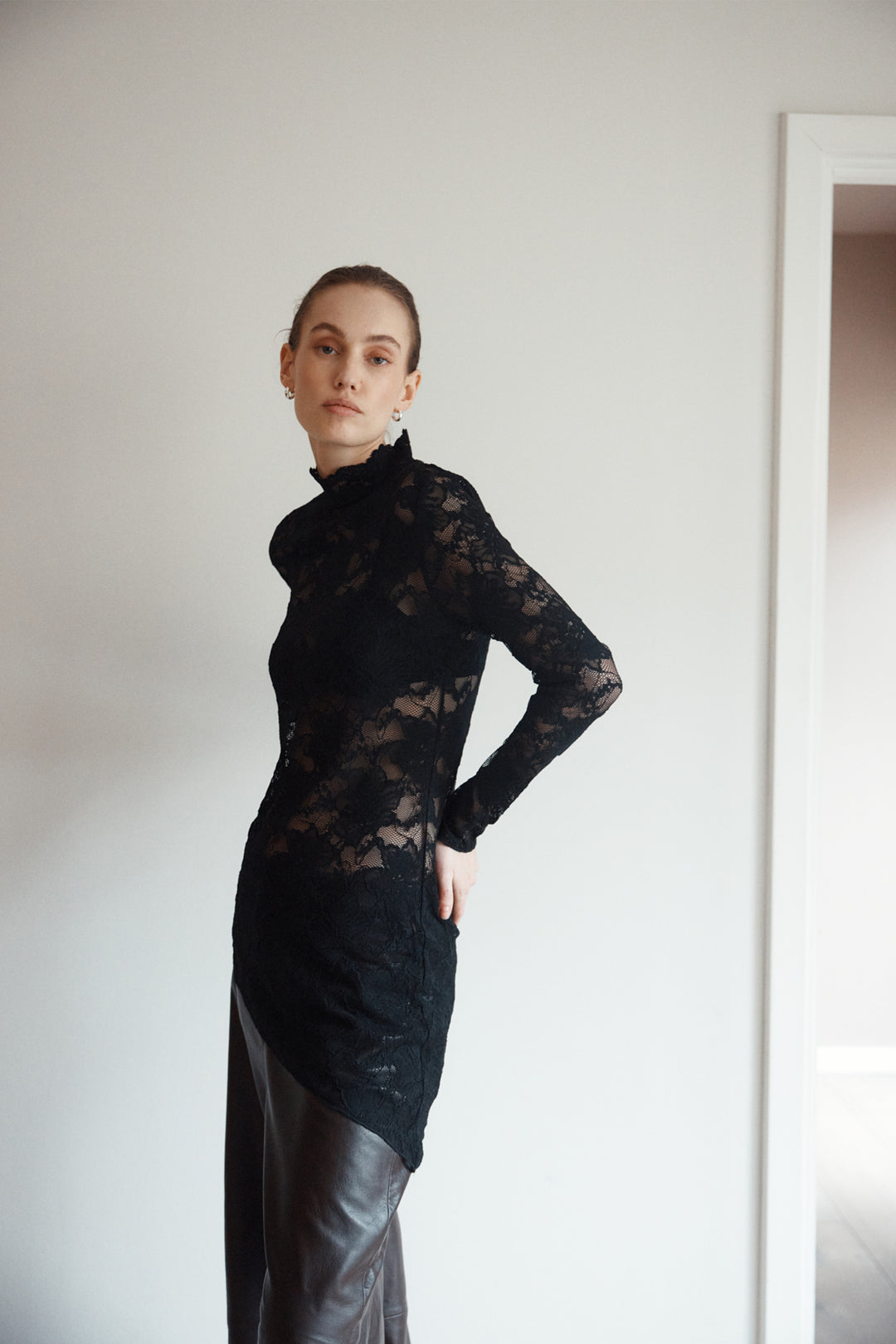 Haut asymétrique en dentelle Kabira