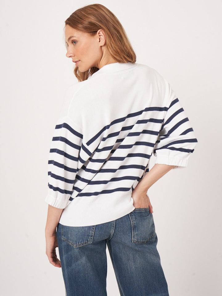 Pull rayé avec détails en sequins sur col V