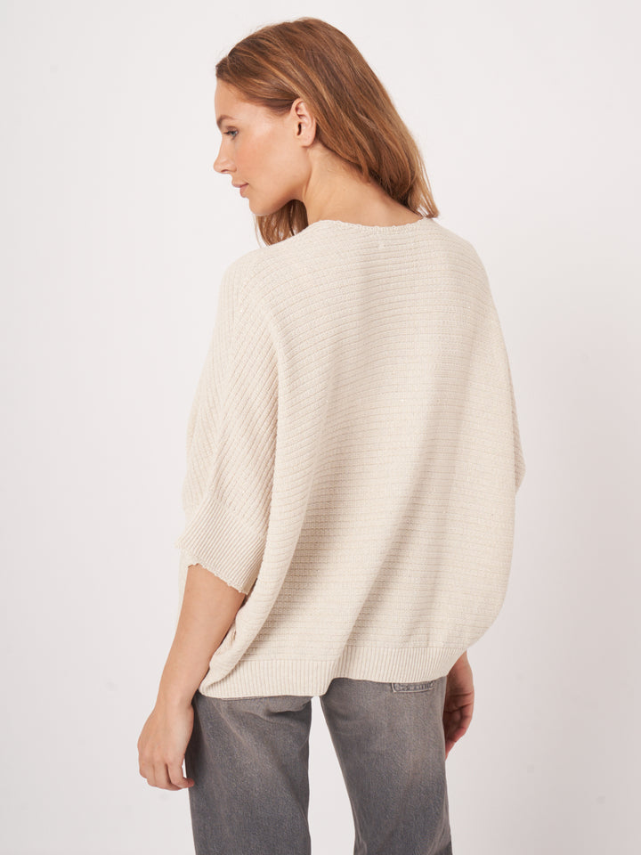 Pull en maille texturée avec bouton décoratif