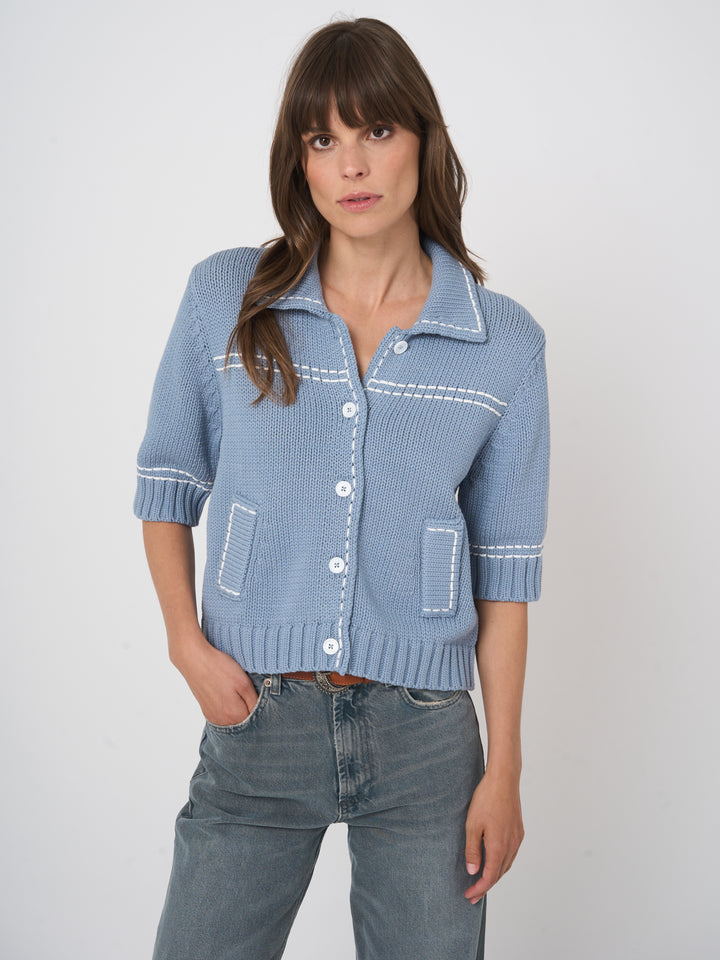 Cardigan en tricot à surpiqûres contrastantes