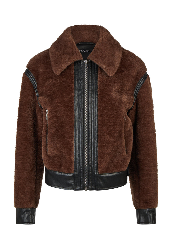 Manteau court à détails contrastants