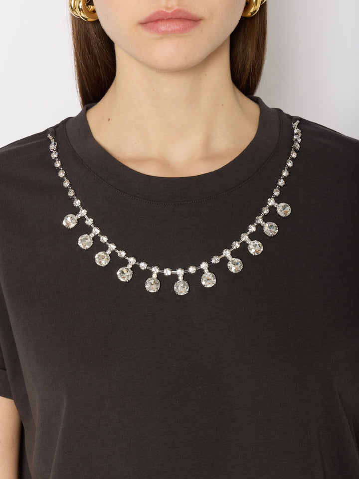 T-shirt avec collier de cristaux