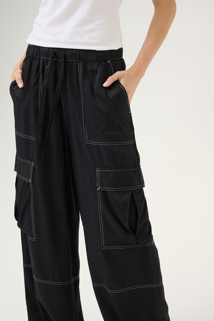 Ensemble chemisier et pantalon avec coutures contrastantes Centa