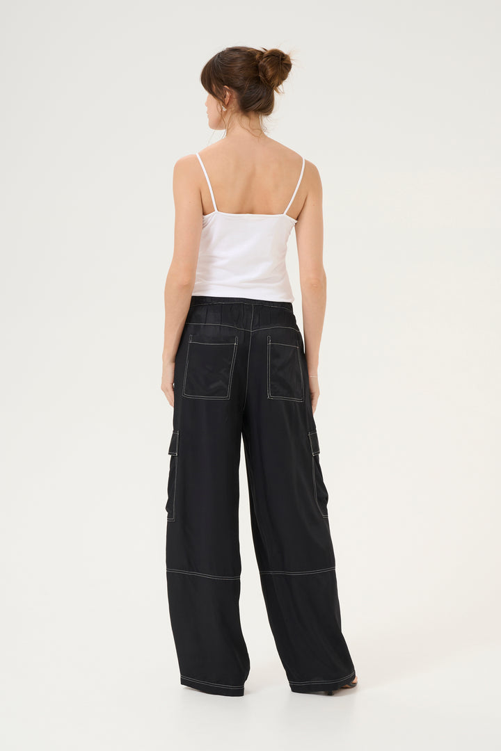 Ensemble chemisier et pantalon avec coutures contrastantes Centa