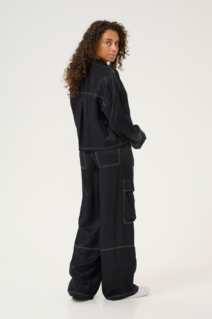 Ensemble chemisier et pantalon avec coutures contrastantes Centa