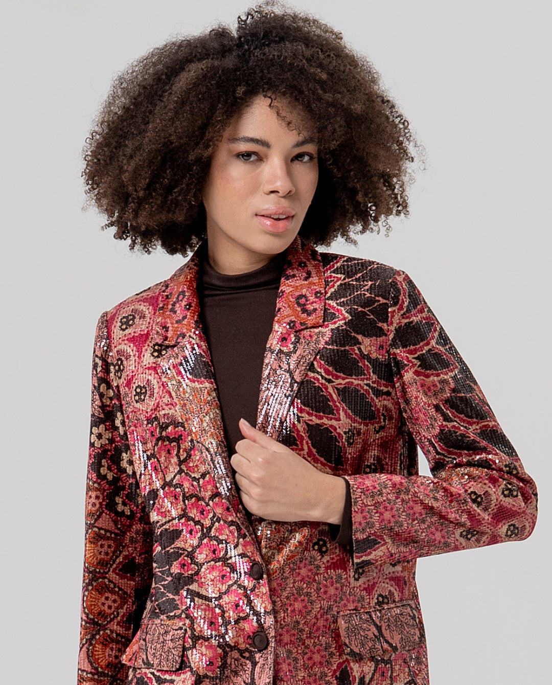 Veston à paillettes et imprimé floral
