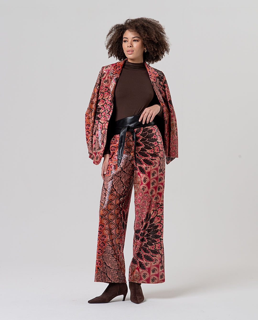 Veston à paillettes et imprimé floral