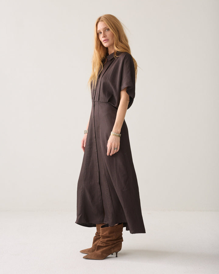 Robe-chemisier lustrée à taille cintrée