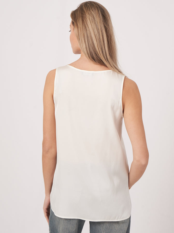 Camisole en soie avec fentes latérales