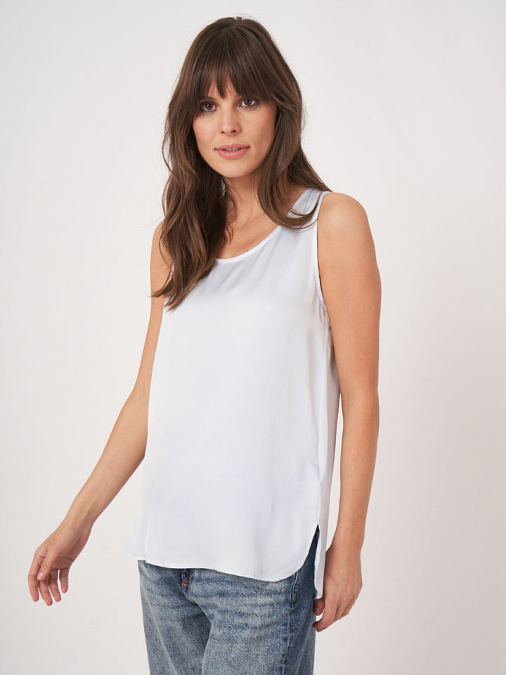 Camisole en soie avec fentes latérales