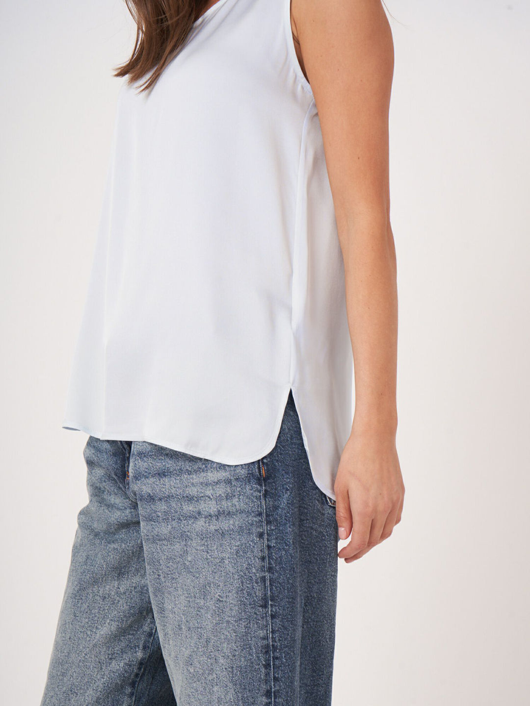 Camisole en soie avec fentes latérales