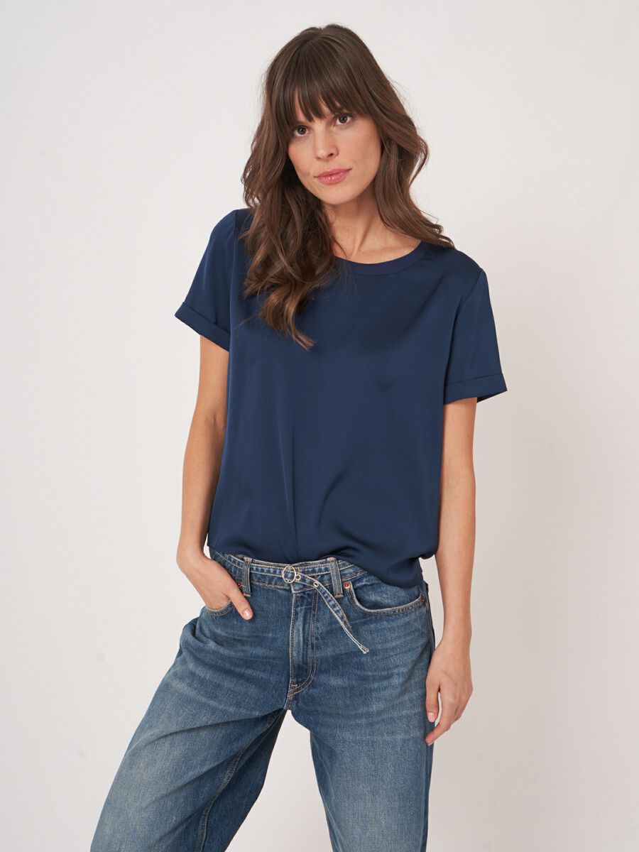 Blouse en satin de soie à col rond