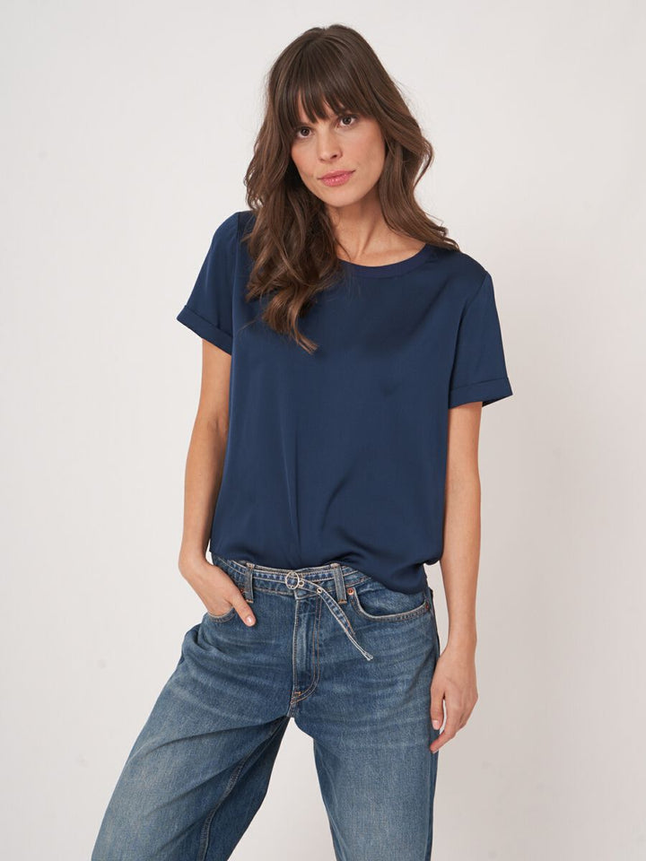 Blouse en satin de soie à col rond