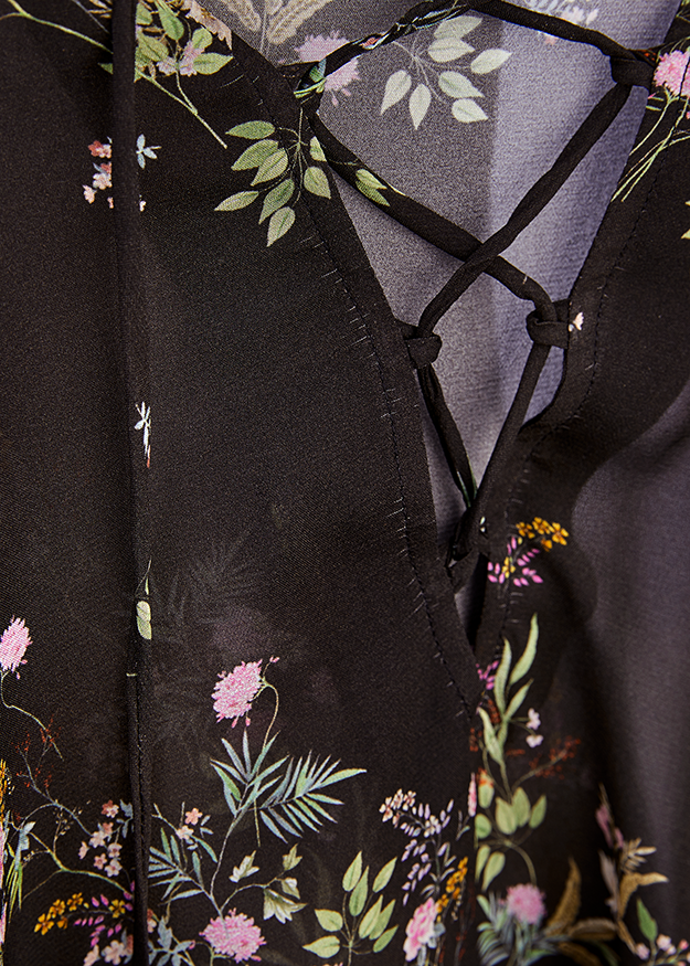 Blouse fleurie vaporeuse à col lacé
