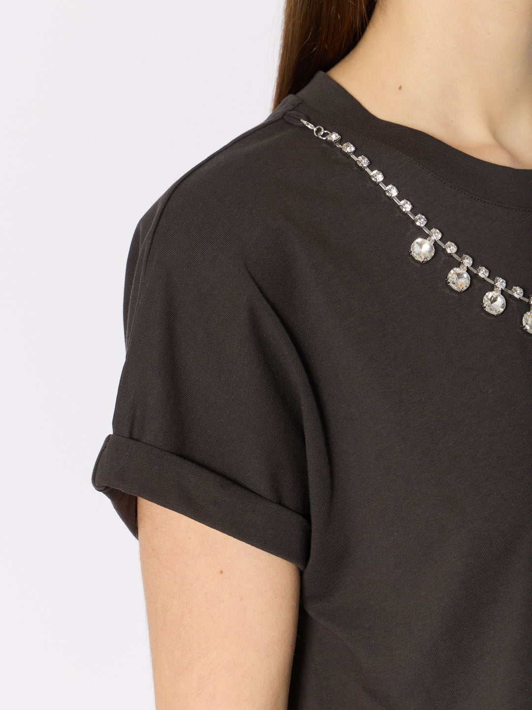 T-shirt avec collier de cristaux