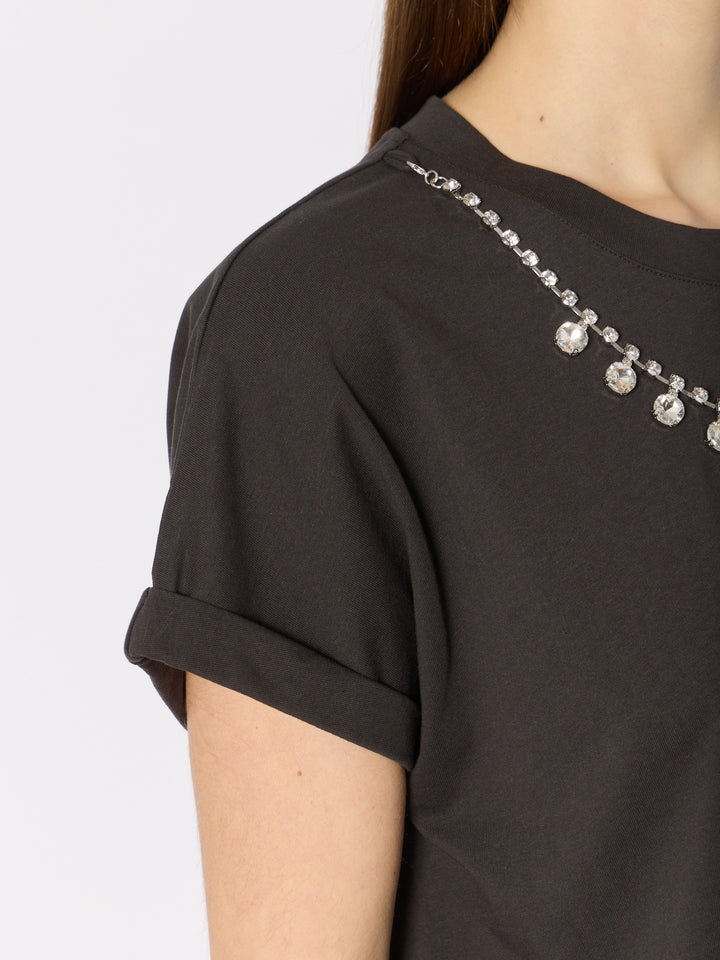 T-shirt avec collier de cristaux