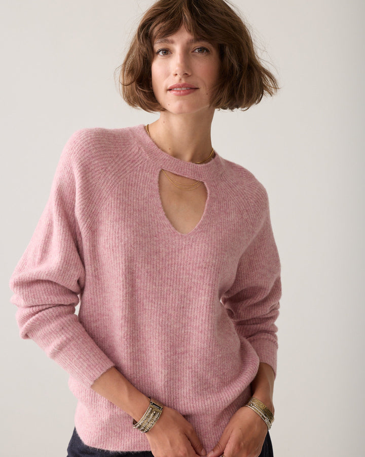 Pull texturé à encolure ajourée