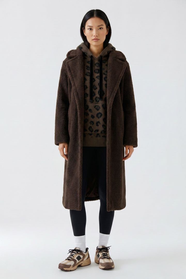 Manteau long duveteux à larges revers